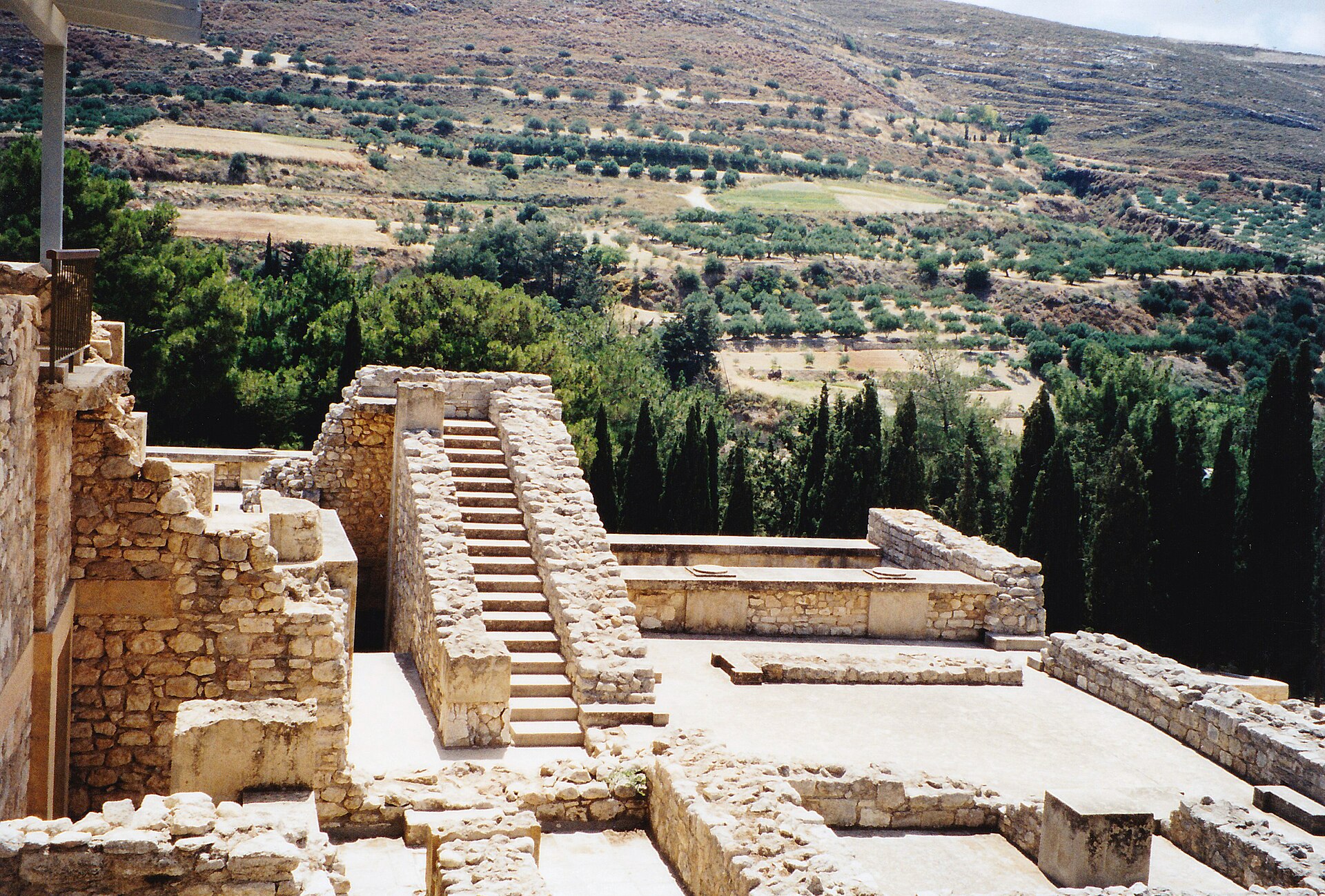 Stone architecture, stairs, and the surrounding landscape at Knossos on Crete